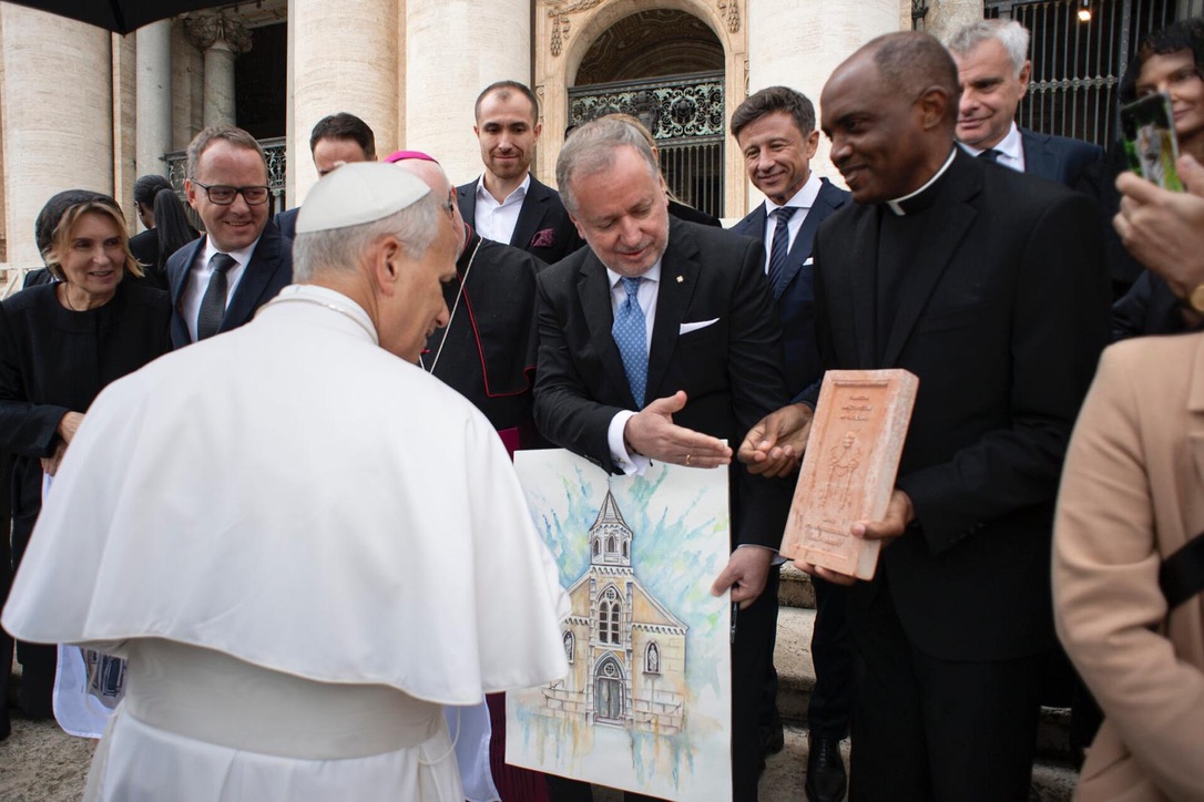 Pope Leo XIV met with representatives of the SMOM Embassy in Antigua and Barbuda.
